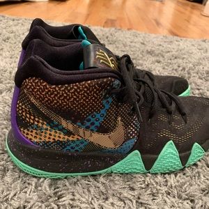 Nike Kyrie Men’s Sneakers